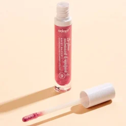 Adopt Glittery Lip Gloss With A Wow Effect!