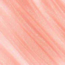Adopt Glittery Lip Gloss With A Wow Effect!