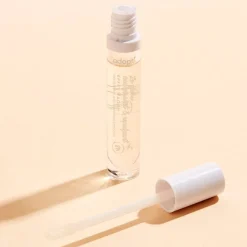 Adopt Glittery Lip Gloss With A Wow Effect!