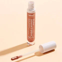 Adopt Glittery Lip Gloss With A Wow Effect!